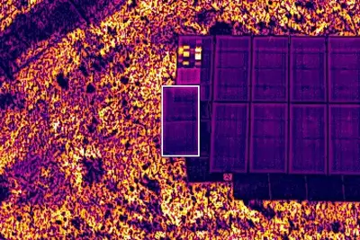 Missing / detached module. Thermal image from a real inspection, peak temperature difference against its neighbours +2.6 K.